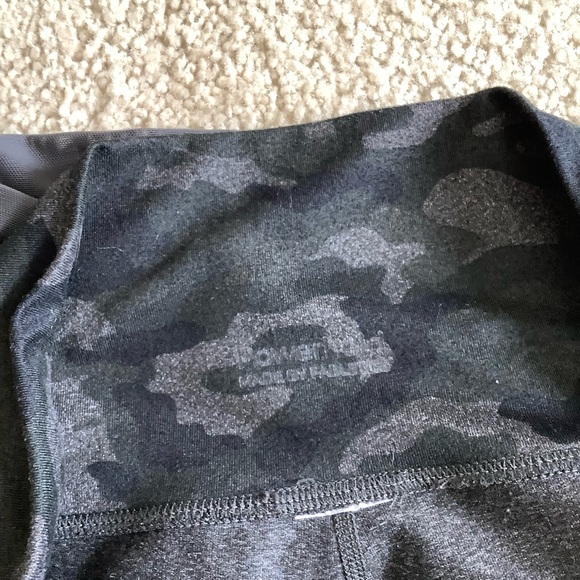 Fabletics Powerhold Womens Camo Army Leggings Athletic Yoga Workout Medium - Picture 6 of 7